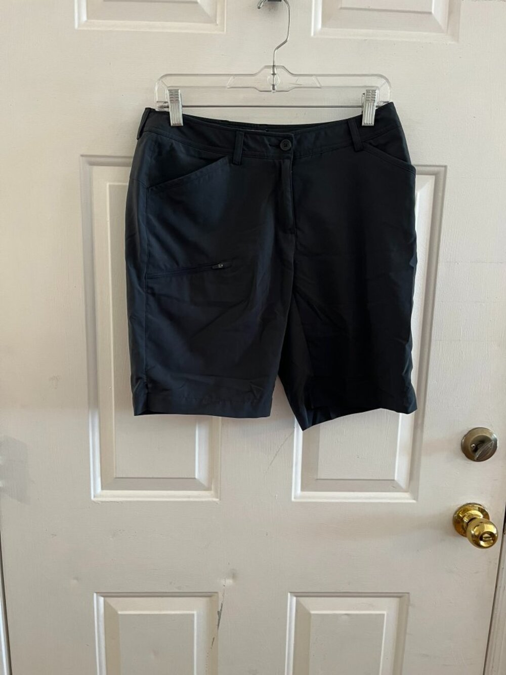 oobe Woman's Charcoal Light Weight Quick-Dry Minimalist Bermuda Shorts Sz 4